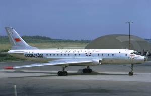 Aeroflot_Tupolev_Tu-104B_at_Arlanda,_July_1972